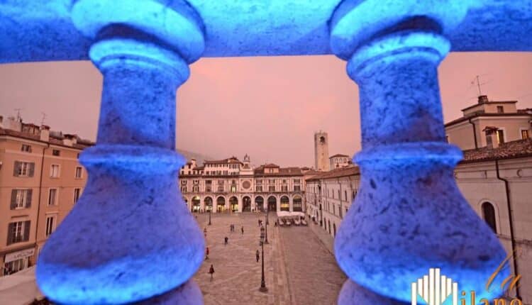 Brescia, Loggia illuminata di blu per la Giornata Mondiale del Diabete