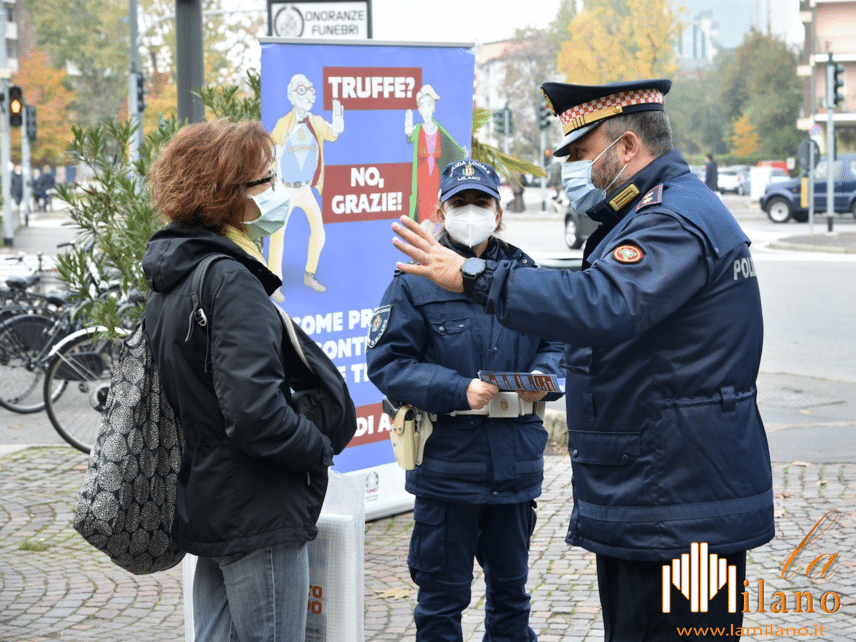 MILANO. POLIZIA LOCALE AL FIANCO DEGLI ANZIANI PER METTERLI IN GUARDIA DALLE TRUFFE