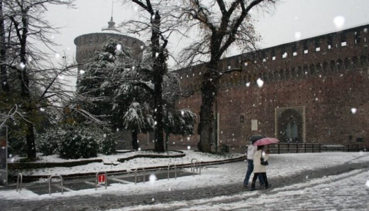 Milano, nevicata abbondante: mezzi spargisale saranno preposizionati in serata