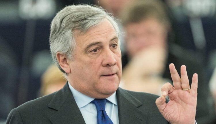 Milano, discorso di Tajani a favore dei lavoratori del settore delle pulizie. Per maggiori informazioni visionare il seguente articolo...