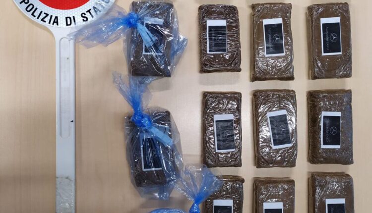 Lecco, catturato spacciatore albanese con 1,5 kg di hashish