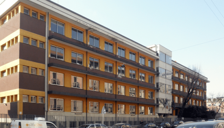 Milano, un incendio coinvolge la scuola Pisacane-Poerio