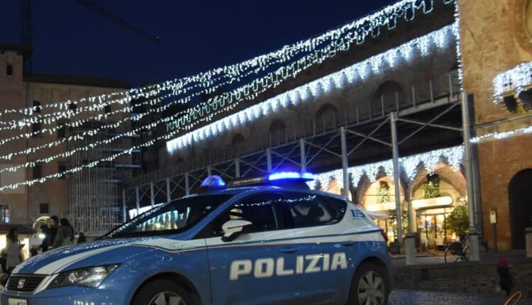 Mantova, si intrufolano in appartamento per rubati i regali di Santa Lucia dedicati ad un bambino