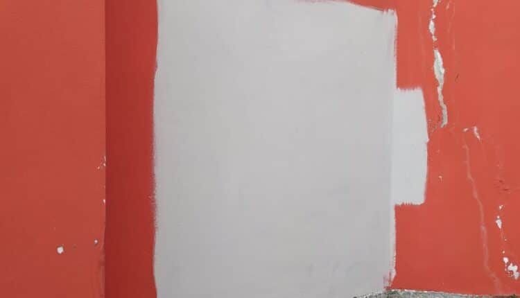 Lecco, rimosse le scritte ingiuriose apparse sui muri a Rancio