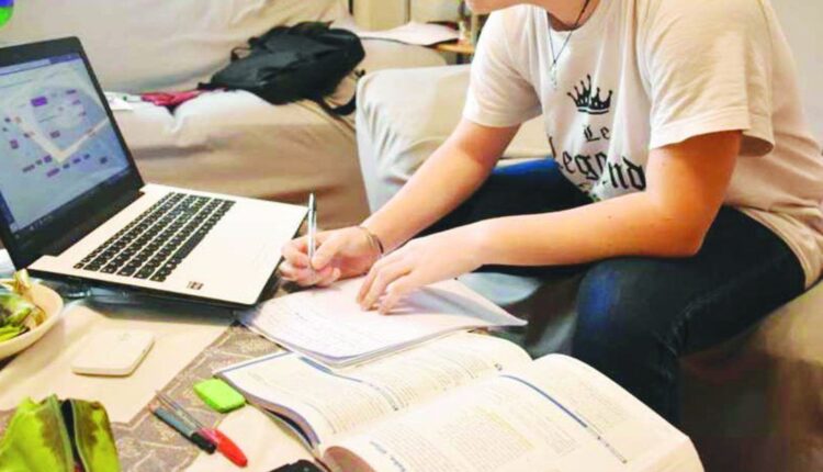 Monza, i docenti si scagliano contro la DAD: "Non è la soluzione"