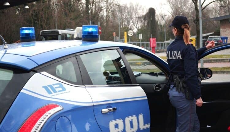 Milano, ubriaco in contromano sulla tangenziale ovest: fermato dalla Polizia di Stato