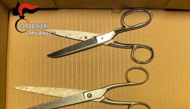 Vimodrone, aggredisce a colpi di forbice il fratello alla schiena. E' grave. 39enne arrestato.