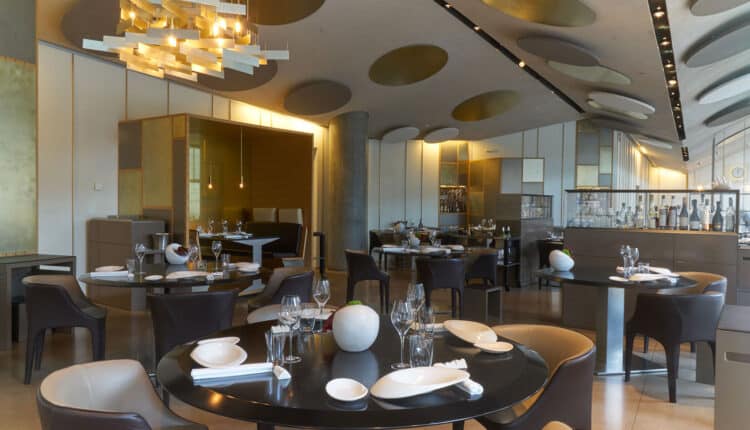 Milano, ancora persone che consumano all'interno dei locali: 4 esercizi pubblici chiusi