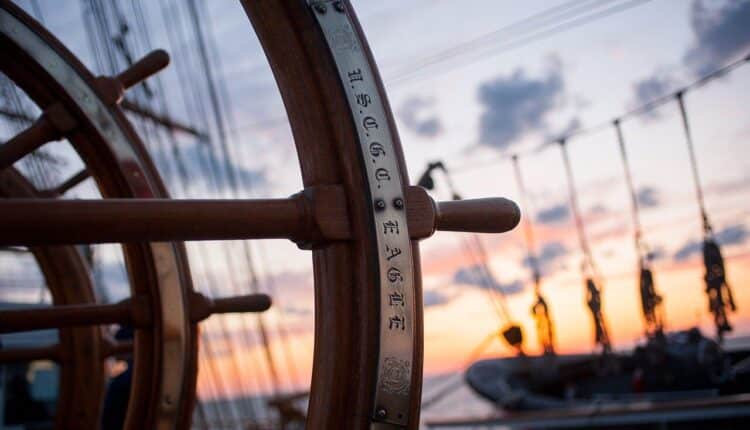 Come conseguire la patente nautica a Milano: corsi frontali o online