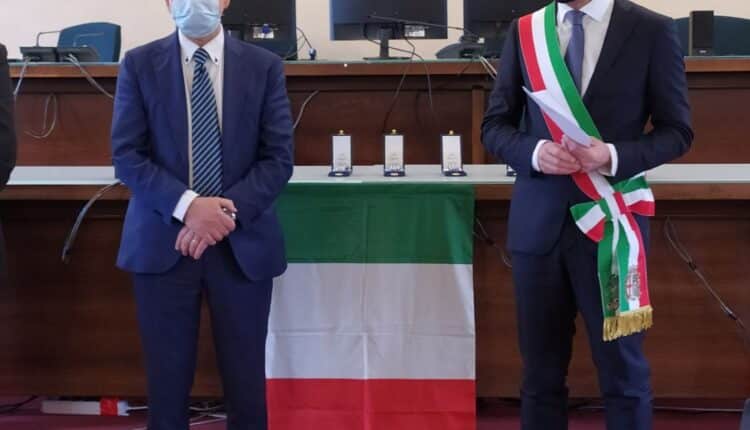 Lecco, Consegna delle medaglie d’onore ai cittadini lecchesi deportati e internati nei lager nazisti e destinati al lavoro per l’economia