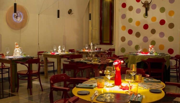 Milano, festeggiamenti all'interno di un ristorante senza il rispetto delle normative anticovid