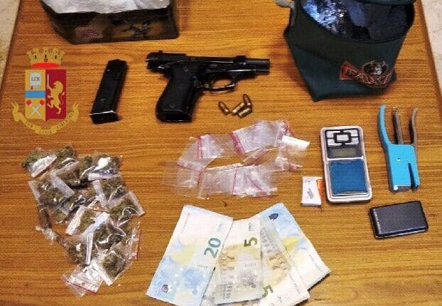Vicaria: armi e droga in casa. Arrestato un uomo.