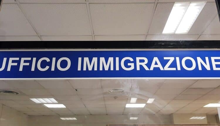 Umbria, accompagnati 2 stranieri in frontiera dalla Polizia di Stato