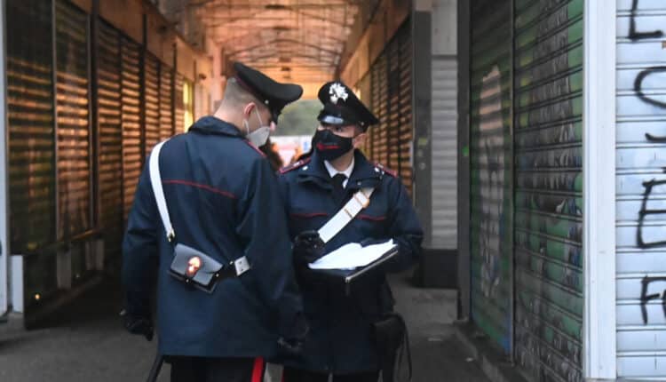 Bologna, vende involucro contenente 17 g di eroina, arrestato spacciatore pakistano