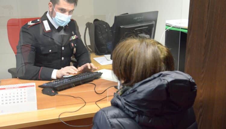 Guasila, pubblica falso annuncio sui social fingendo di vendere capi di abbigliamento, 45enne deferita