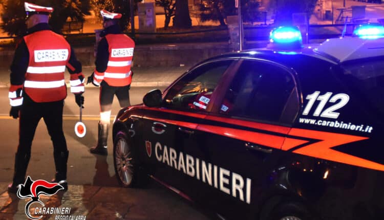 San Luca, minaccia di rivelare relazione extraconiugale, chiede 300 euro in cambio del suo silenzio: arrestata