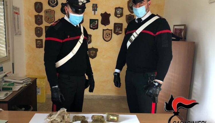 Campobello di Mazara, rinvenuti circa 6 mila euro di hashish sulla spiaggia