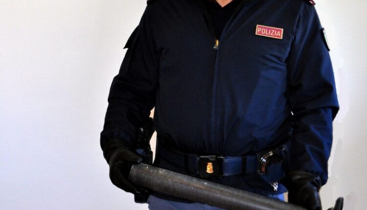 Crema, cerca di aggredire per strada l'ex fidanzata, minaccia con un coccio di vetro gli agenti intervenuti: arrestato un pregiudicato italiano