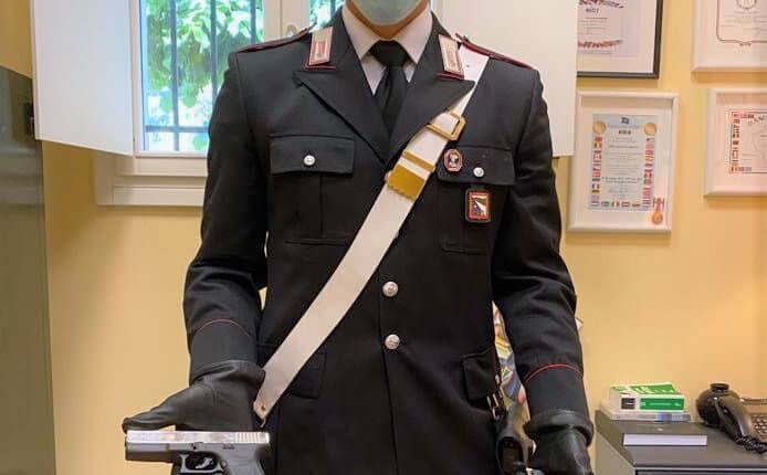 Bologna, 2 giovani trovati in possesso di hashish ed una pistola tipo "Glock"