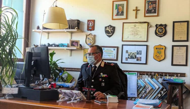 Bologna, i Carabinieri della Stazione di Vergato (BO) hanno scoperto l’escamotage di ventiquattro cittadini del posto che erano riusciti a ottenere il reddito di cittadinanza falsificando i moduli. La scoperta è stata fatta dai militari durante un’indagine finalizzata a verificare l’attendibilità delle dichiarazioni rilasciate da ventiquattro soggetti, tra cui tredici italiani e undici stranieri, età compresa tra i 22 e i 78 anni, che erano riusciti a ottenere il sostegno economico introdotto dal “DECRETO-LEGGE 28 gennaio 2019, n. 4”, come misura di contrasto alla povertà