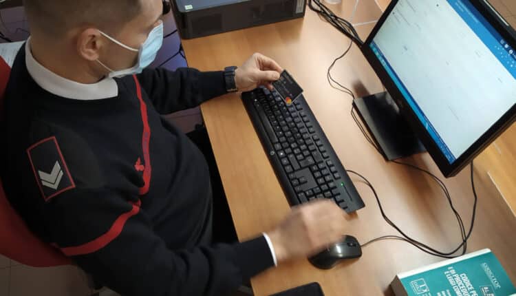 Cagliari, invia denaro per acquistare un cellulare online, truffato da due ragazzi