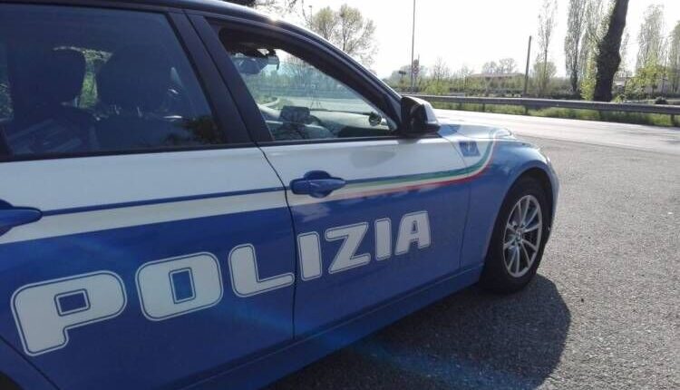 Acerra, girava per strada armato di coltello. Denunciato dalla Polizia