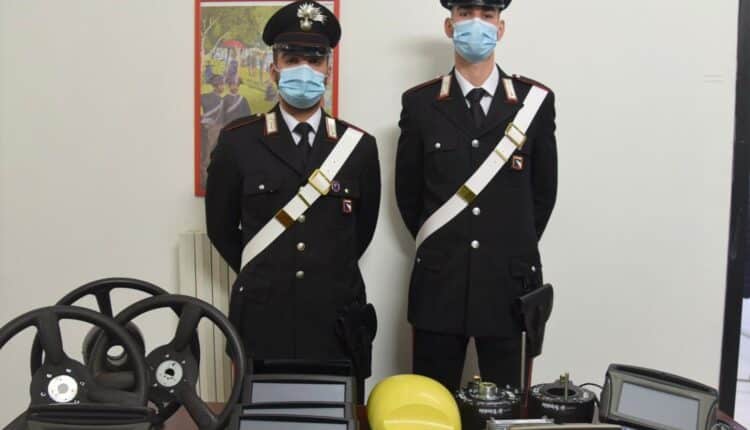 Bologna, rinvenuta tecnologia per Smart Farming durante una perquizione domiciliare. Denunciati dalla Polizia sei rumeni per ricettazione