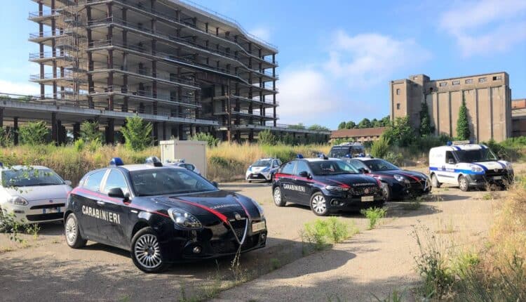 Bologna, spacciatori occupano le Officine di Casaralta 65 persone segnalate e 4 persone denunciate dalla Polizia