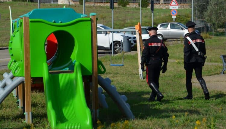 Cagliari, pascolo abusivo nel cortile di una scuola. Denunciato dalla Polizia pastore 31enne