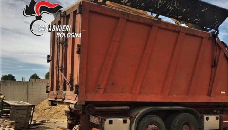 Calderara di Reno, incidente sul lavoro intervengono i Carabinieri