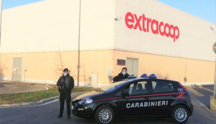 Castaneso, ruba merce al supermercato per festeggiare il compleanno. Arrestato dalla Polizia 49enne