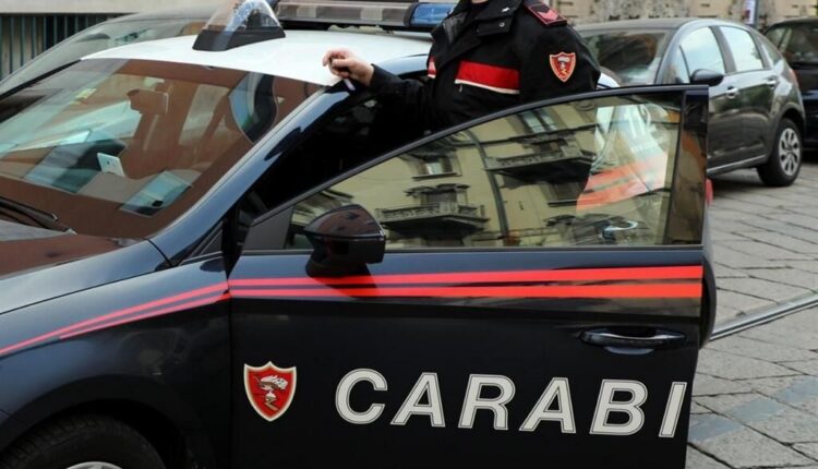 Castellammare di Stabia, controlli straordinari della Polizia: identificate 97 persone e controllati 53 veicoli