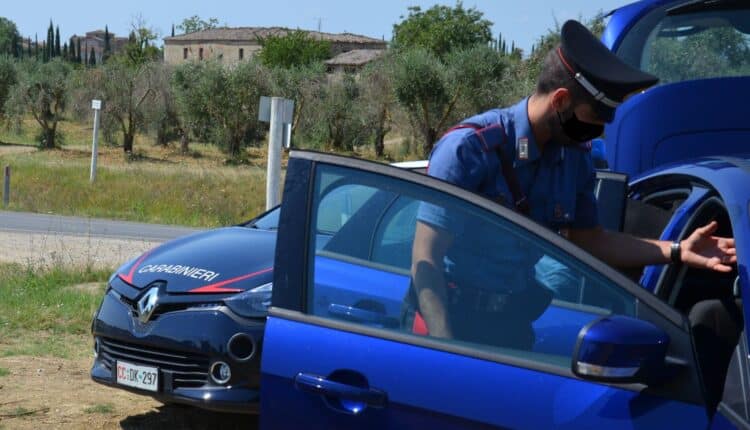 Sant'Antioco, perde il controllo dell'auto e finisce contro il guard rail: deferita una donna, aveva fatto uso di stupefacenti