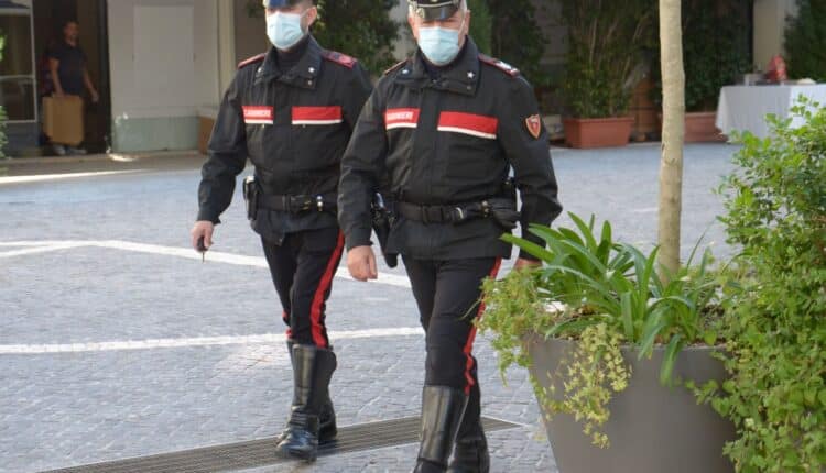 Cagliari, colto da ira improvvisa minaccia e picchia la compagna; 25enne con precedenti deferito in stato di libertà