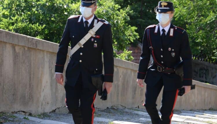 Cagliari, recuperate 32 boccette di metadone dall'abitazione di un 20enne; deferiti 2 giovani