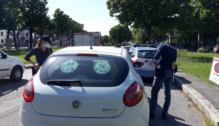 Forlì, controllo del territorio 109 persone identificate e 65 veicoli fermati dalla Polizia