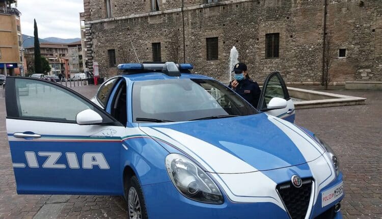 Terni, colpisce uomo con un pugno per rubargli l'orologio e poi scappa; rintracciato e denunciato il ladro che settimana scorsa ha tentato una rapina