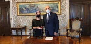 Trieste, salvò un ragazzo spinto in mare, tuffandosi dal Molo Audace: premiata oggi in Municipio Susan Higgs