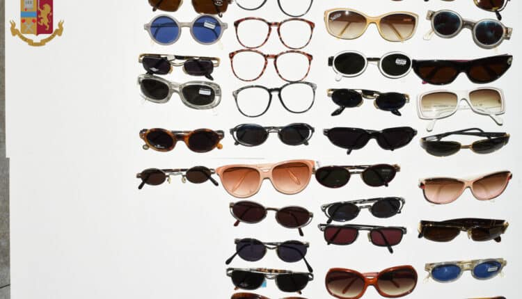 Lecco, voleva vendere su internet decine di occhiali rubati. Arrestato dalla Polizia 22enne