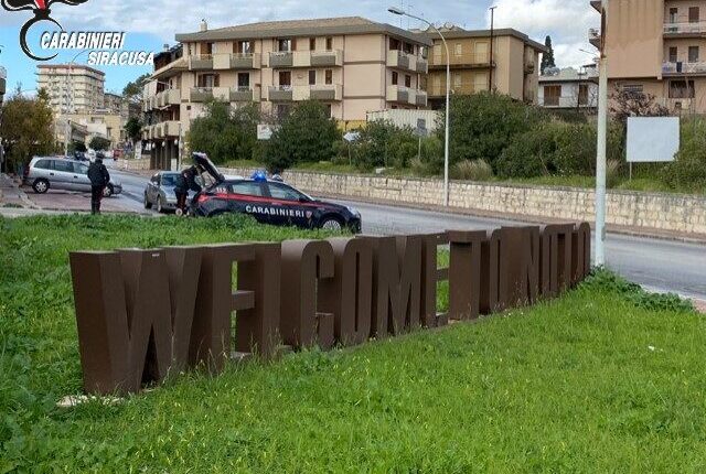 Noto, truffa e furto aggravato, arrestato un uomo