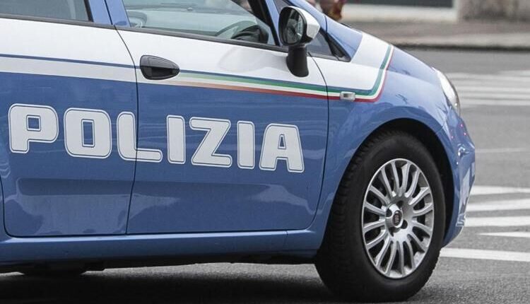 Pisa, controllo del territorio: identificate dalla Polizia 40 persone e controllati 11 veicoli, diversi assembramenti nelle piazze