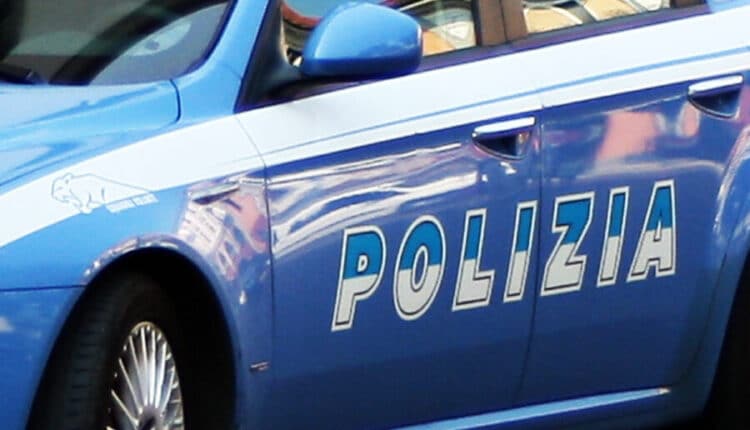 Quattro Giornate, sorpreso metre spacciava cocaina. Arrestato dalla Polizia 43enne