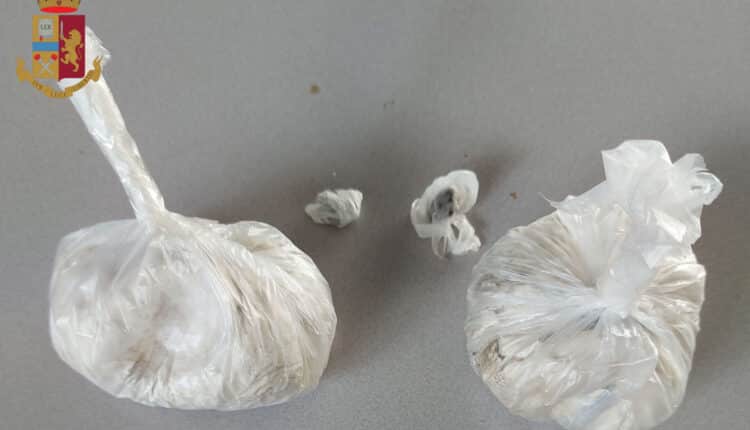 Roma, rintracciati e arrestati dalla Polizia un 39enne e un 49enne per detenzione e spaccio di sostanze stupefacenti