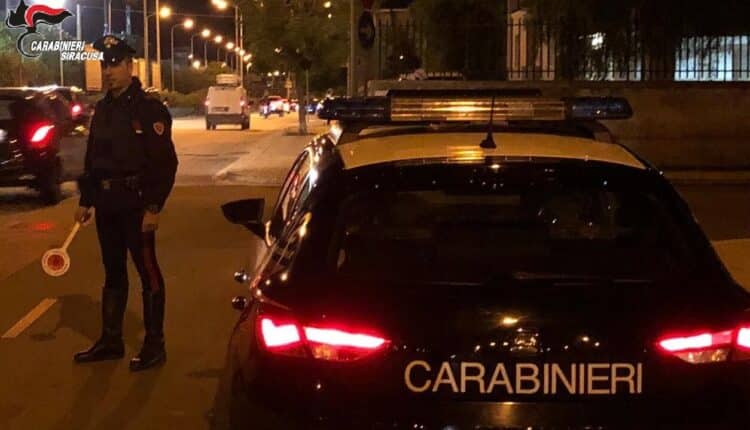 Solarino, festeggiavano un 18° incuranti delle normative vigenti; sanzionate 14 persone