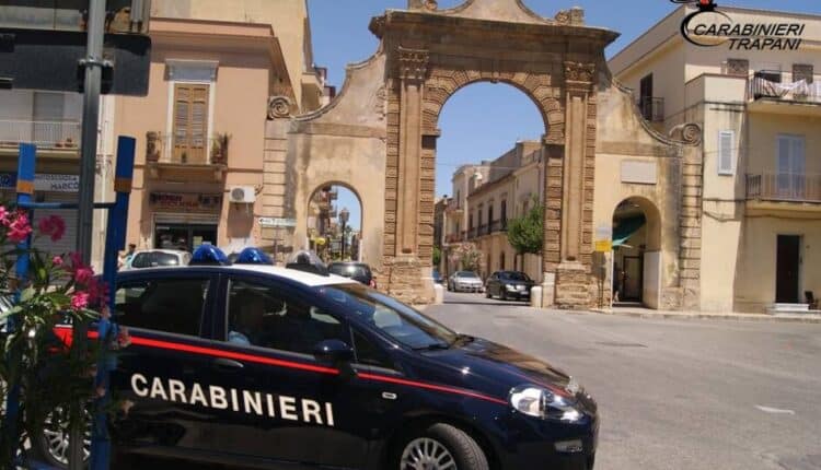Castelvetrano, si fingeva agente assicurativo a scopo di truffa. Denunciato dalla Polizia