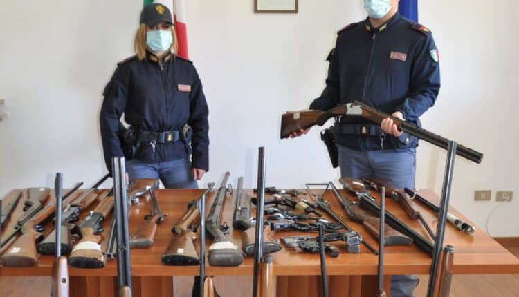 Cremona, denunce per violazioni in materia di armi; ritirate una cinquantina di armi da fuoco per mancata certificazione