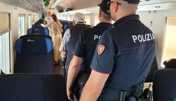 Roma, 19 arrestati, 197 indagati e oltre 76.000 persone controllate: il bilancio dell’ultima settimana della Polizia di Stato sui treni e nelle stazioni ferroviarie. Controlli intensificati con l’operazione “Oro Rosso” contro il fenomeno dei furti di rame in ambito ferroviario