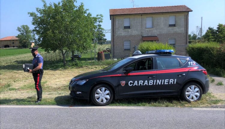 Bologna, Carabinieri hanno eseguito i rilievi necessari per appurare le modalità di un incidente stradale sulla “Strada Provinciale 255 – Via Persiceto”