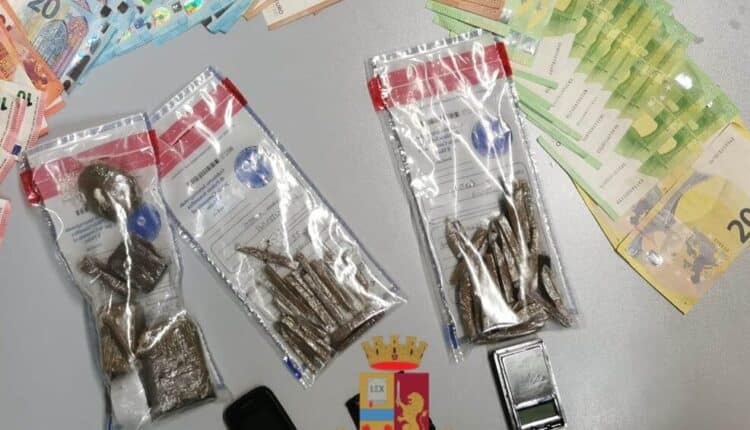 Napoli, Via Duomo: arrestato uno spacciatore