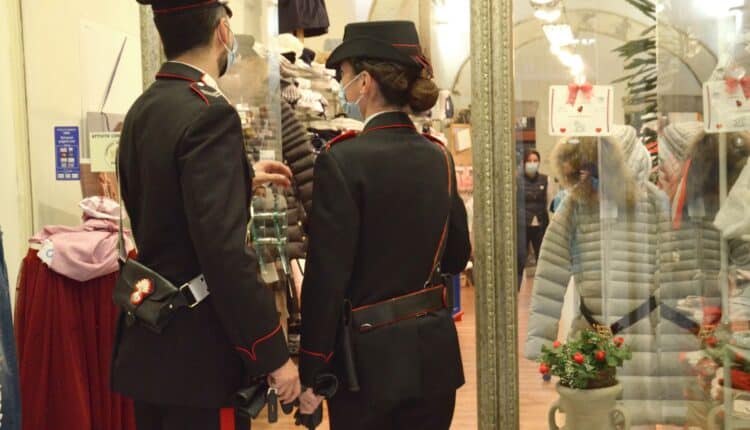 Cagliari, ieri i carabinieri di San Bartolomeo al termine di un intervento, hanno denunciato in stato di libertà, una 64enne di Alghero